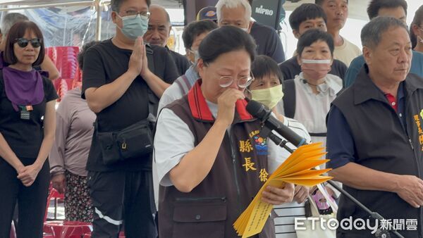 ▲▼花蓮光復洪災18死，聯合公祭現場，家屬怒視縣府人員。（圖／記者陳以昇攝）