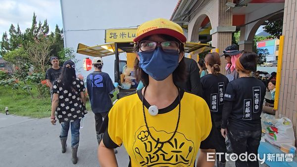 ▲餐車業者Lumi(許雯菱)，接到素食團體邀請，立刻組成義煮團感到災民提供素食。（圖／記者劉邠如攝）