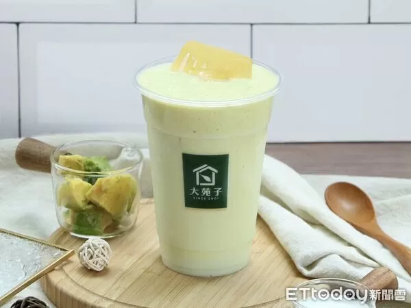 ▲▼大苑子許慶良酪梨布丁鮮奶。（圖／大苑子提供）