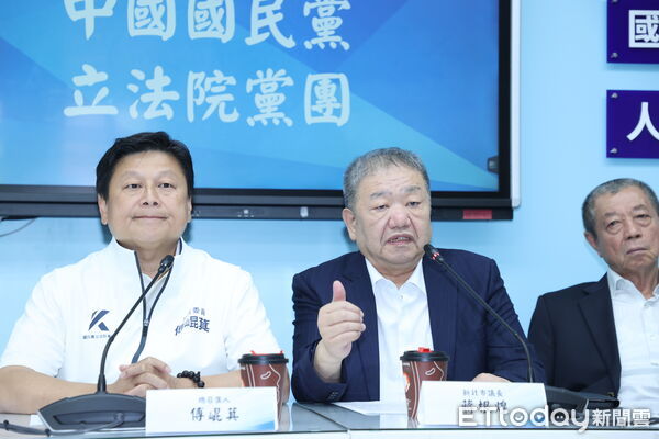 ▲▼ 國民黨團全國縣市議會議長一行人，就「有關建請地方民意代表助理費修法相關事宜。」交換意見,新北市議長蔣根煌     。（圖／記者徐文彬攝）