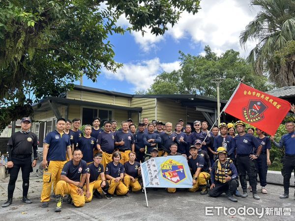 ▲台南市消防局特搜隊9月25日趕赴花蓮支援堰塞湖災情，28日晚間平安返抵。（記者林東良翻攝，下同）