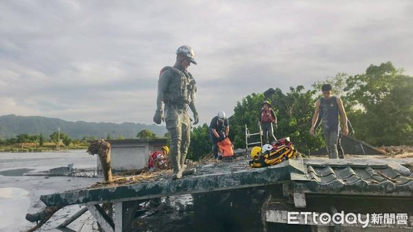 ▲台南市消防局特搜隊9月25日趕赴花蓮支援堰塞湖災情，28日晚間平安返抵。（記者林東良翻攝，下同）