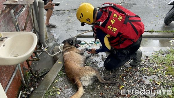 ▲台南市消防局特搜隊9月25日趕赴花蓮支援堰塞湖災情，28日晚間平安返抵。（記者林東良翻攝，下同）