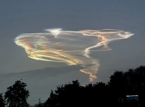 ▲▼河北、山西天空現神秘光帶。（圖／翻攝自微博）