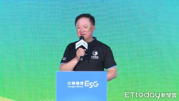 ▲中華電信小戴＋孩童友誼賽▼             。（圖／記者鄭遠龍攝）