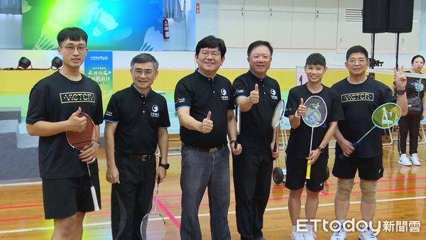 ▲中華電信小戴＋孩童友誼賽▼             。（圖／記者鄭遠龍攝）