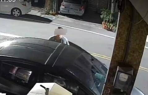 ▲員林警分局逮捕一名竊賊。（圖／翻攝自社會事新聞影音）