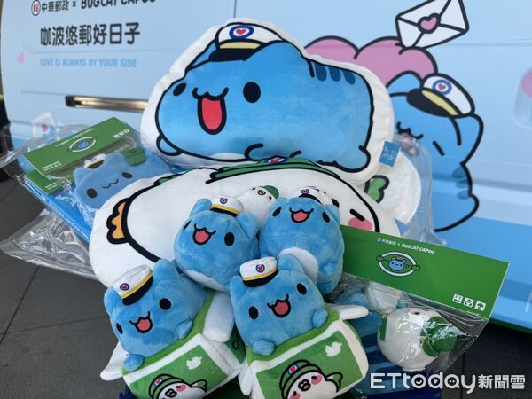 ▲▼中華郵政今開賣「貓貓蟲咖波郵票小全張」及商品，吸引民眾搶購。（圖／記者李姿慧攝）