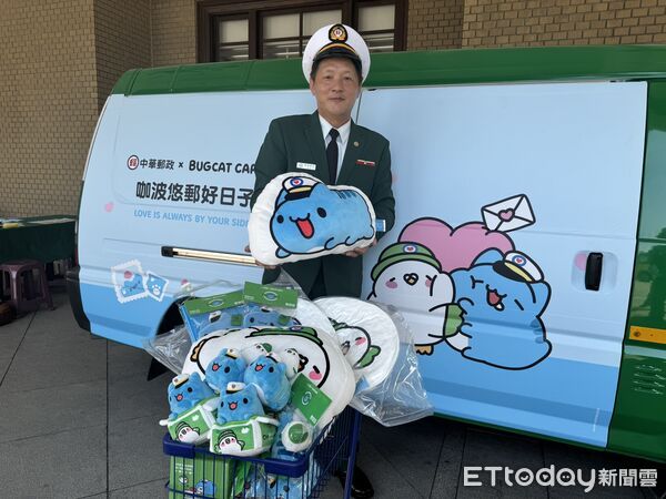 ▲▼中華郵政今開賣「貓貓蟲咖波郵票小全張」及商品，吸引民眾搶購。（圖／記者李姿慧攝）