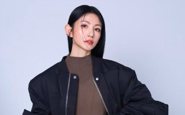 ▲▼李千娜登上紐約時代廣場螢幕牆。（圖／環球音樂提供）