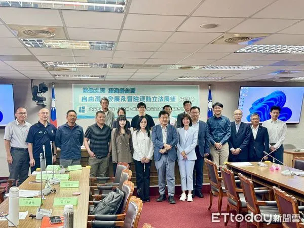 ▲▼台灣自由潛水發展協會今與立委莊瑞雄、黃捷及張雅琳等人舉辦「浪險之間·潛進新台灣—自由潛水發展及冒險運動立法展望座談會」。（圖／記者周湘芸攝）
