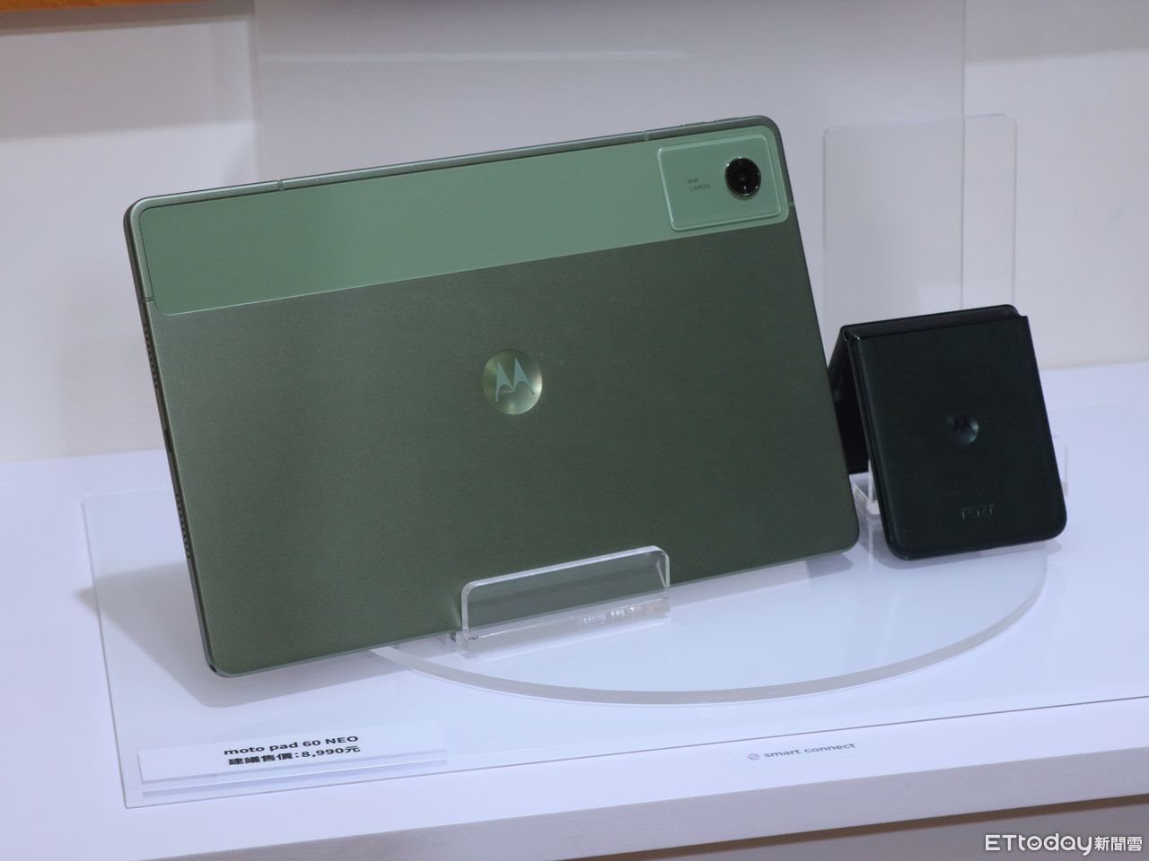 ▲▼      moto pad 60,razr 60,平板,耳機       。（圖／記者蘇晟彥攝）