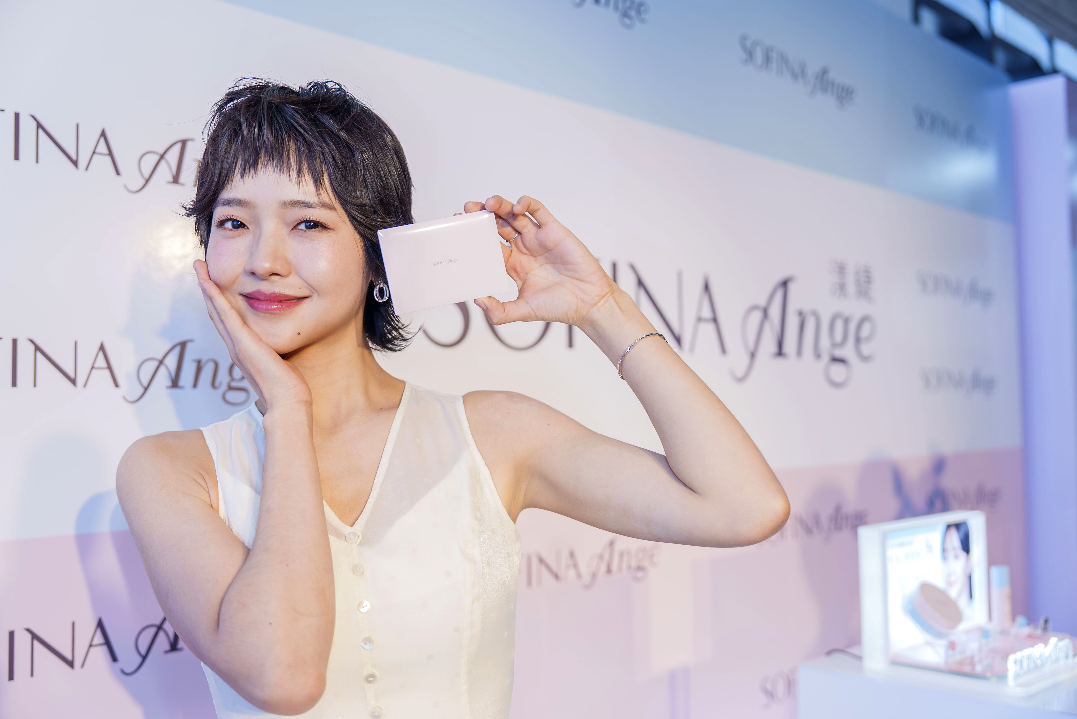 ▲▼SOFINA Ange,漾緁,林廷憶,底粧,控油,粧前乳,粉餅,蜜粉。（圖／業者提供）