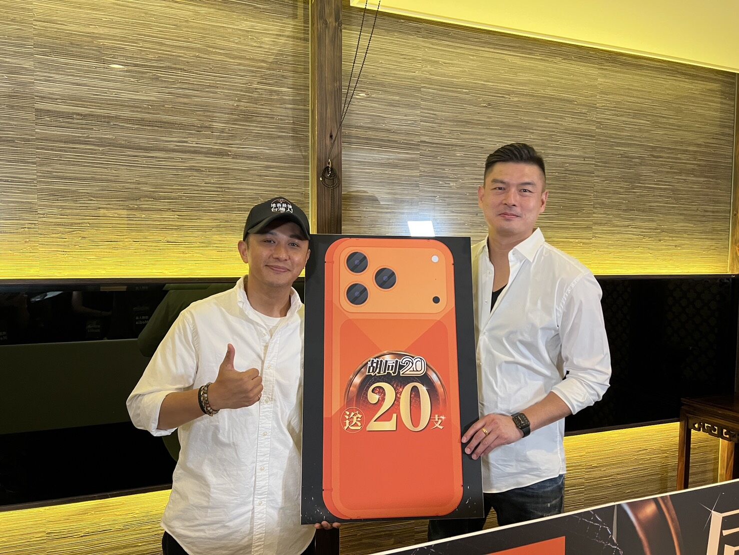 ▲▼橘焱胡同集團董事長吳念忠（右）與總經理楊哲瑋（左）。（圖／記者高兆麟攝）