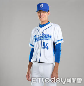 災民誇口「我家有個200公分巨人」!竟是富邦悍將投手老家