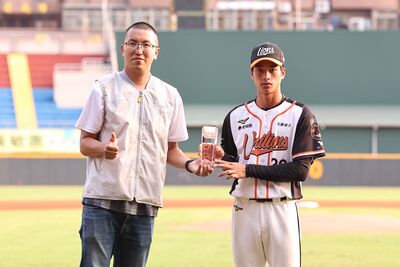二軍個人獎頒獎 盜壘王張皓崴求穩定、打擊王周委宏盼加強守備