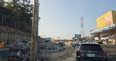 吊車大王「啟德白宮」違停暴增　胡董霸氣：罰單寄到公司