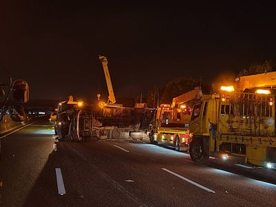 國1彰化段3車連環撞翻覆！釀3傷一度全線封閉搶救　事故原因曝