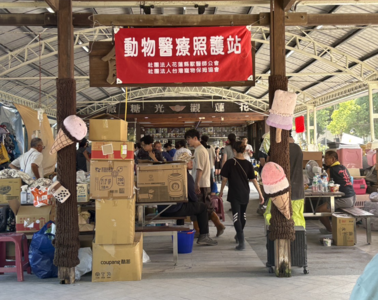 感謝飼料罐罐超人！光復毛孩物資已充足　缺人力整理派發
