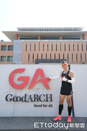 ▲紅崴科技舉辦「觀光工廠半程馬拉松健康嘉年華」，邀請「最狂消防員」蘇志濱擔任代言人。（記者林東良翻攝，下同）