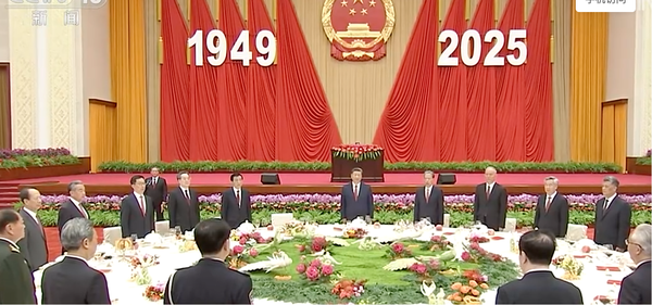 ▲▼  陸建政76週年招待會主桌未見胡錦濤身影           。（圖／翻攝央視）