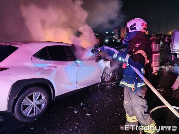 ▲國道一號341K發生連環追撞事故。（圖／記者吳奕靖翻攝）