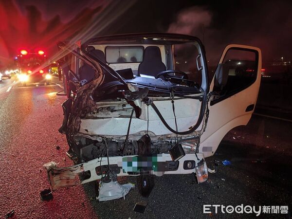 ▲國道一號341K發生連環追撞事故。（圖／記者吳奕靖翻攝）
