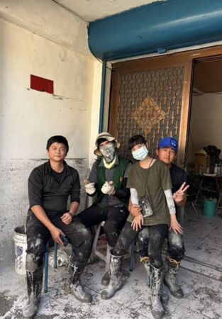 ▲楊一展搭火車到花蓮救災。（圖／翻攝自Instagram）