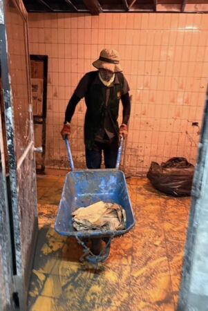 ▲楊一展搭火車到花蓮救災。（圖／翻攝自Instagram）