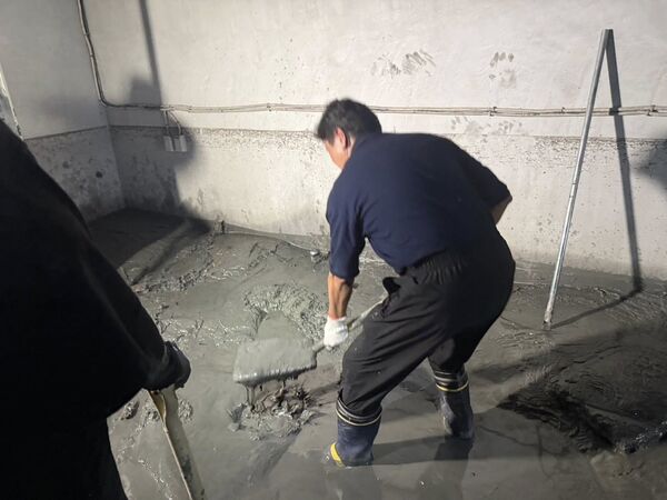 ▲▼讓傅崐萁下場鏟土的志工群，是祈錦玥與身邊的親友。（圖／翻攝臉書／傅崐萁）