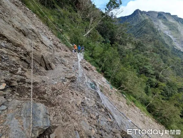 ▲北大武山2.45K土石崩落。（圖／林業及自然保育署屏東分署提供）