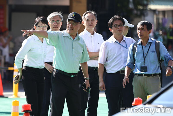 ▲公館圓環拆除後第二個上班日，副市長李四川視察。（圖／記者林敬旻攝）