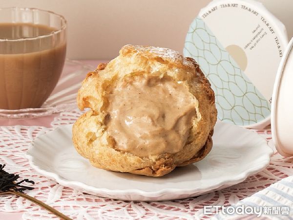 ▲▼beard papa`s10月推先喝道厚奶茶泡芙、餅乾巧酥泡芙持續開賣。（圖／beard papa`s提供）