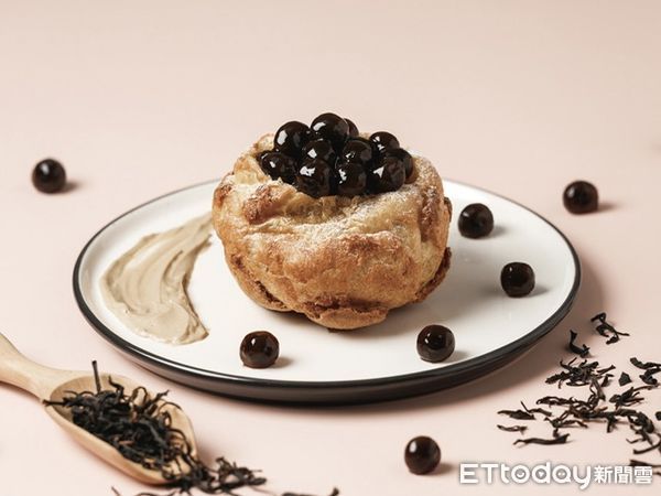 ▲▼beard papa`s10月推先喝道厚奶茶泡芙、餅乾巧酥泡芙持續開賣。（圖／beard papa`s提供）