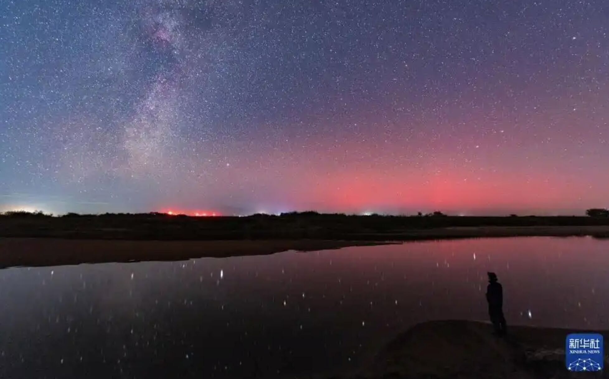 ▲黑龍江佳木斯出現的粉紅色極光。（圖／翻攝新華社）