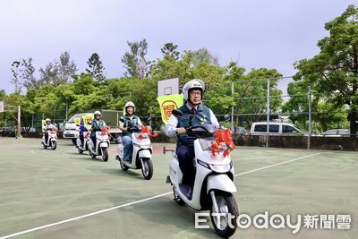 台南環保局添購250輛電動機車清掃街道　黃偉哲：零排放打造清淨家園