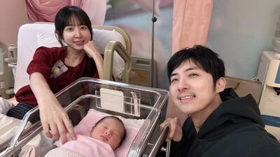 醫早建議洪詩剖腹!二寶爸李運慶首露面 產房目睹「臍帶繞脖」