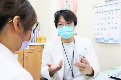 部桃醫院推可攜式「小奶瓶」幫浦 讓化療患者治療不中斷