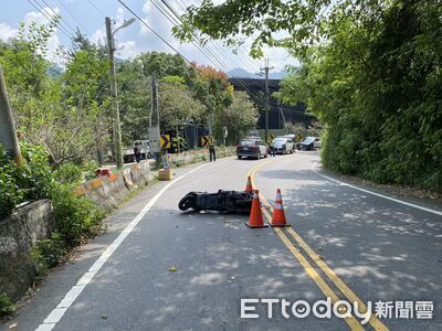 台中台8線機車撞水泥護欄 騎士喪命後座女擦挫傷送醫