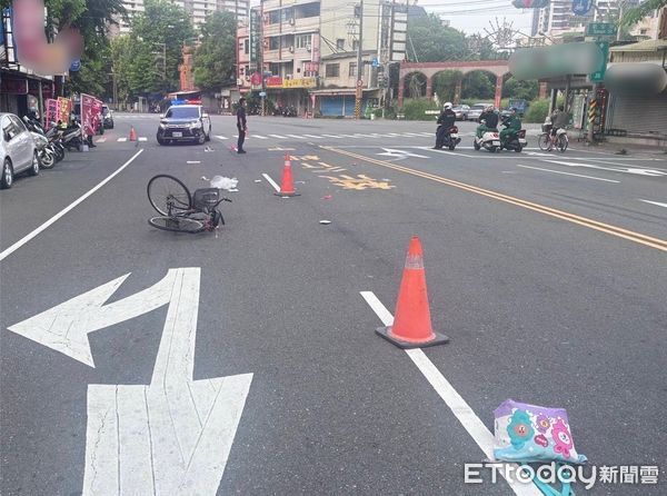 ▲▼楠梓清晨死亡車禍 。（圖／記者吳世龍翻攝）