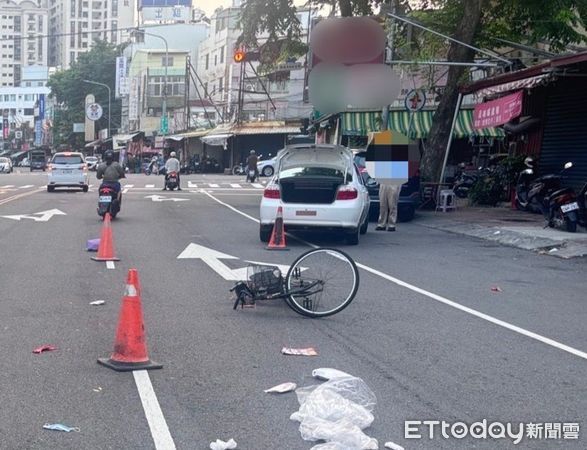 ▲▼楠梓清晨死亡車禍 。（圖／記者吳世龍翻攝）