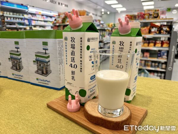▲▼全家推出療癒周邊，買鮮奶滿額送「造型牛奶嘴蓋」，買指定飲料3件可加購「全家店舖積木」。（圖／記者林育綾攝）