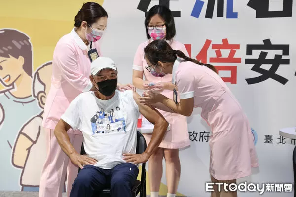 ▲▼ 公費流感及新冠疫苗開打 。（圖／記者徐文彬攝）