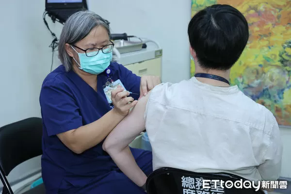 ▲▼ 公費流感及新冠疫苗開打 。（圖／記者徐文彬攝）