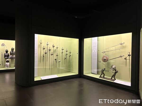 ▲奇美博物館首度推出兵器體驗活動，邀西洋武術大師戴文．伯爾曼來台授課。（記者林東良翻攝，下同）