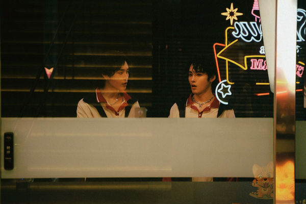 ▲▼ 展榮展瑞推出新歌〈月光族〉MV。（圖／禾森娛樂提供）