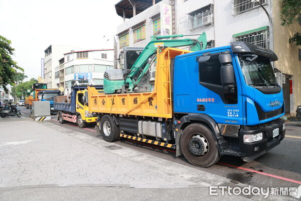 ▲南投縣政府今天動員6部機械，出發前往花蓮救災。（圖／南投縣政府提供，下同）