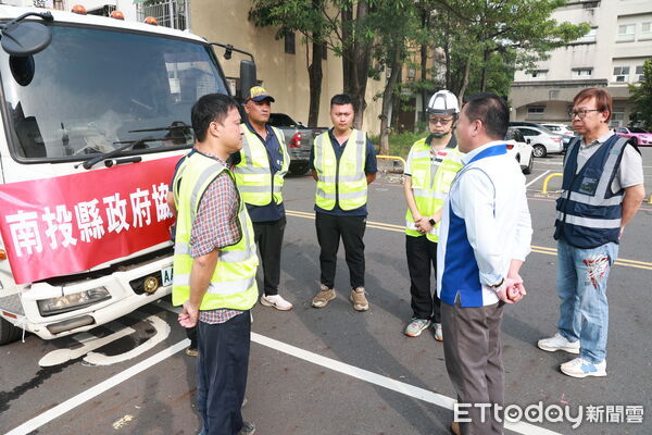 ▲南投縣政府今天動員6部機械，出發前往花蓮救災。（圖／南投縣政府提供）