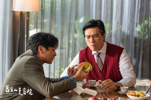 ▲楊銘威、蔣偉文、楊晴及章廣辰在《舊金山美容院》飾演一家人。（圖／TVBS提供）