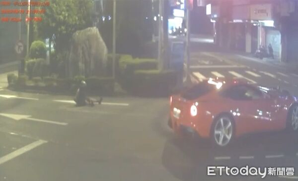 ▲法拉利左轉時未禮讓直行車，涂男撞上車頭後飛出。（圖／記者陸運陞翻攝）